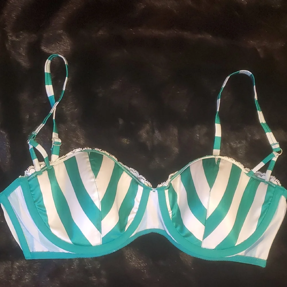 NWOT FLEUR DU MAL  EVE BRA IN RIVIERA STRIPE,  SZ: 32 D. /32F